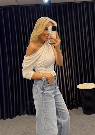 MARKA MODEL ZR TEK OMUZ TOKALI BLUZ BEYAZ