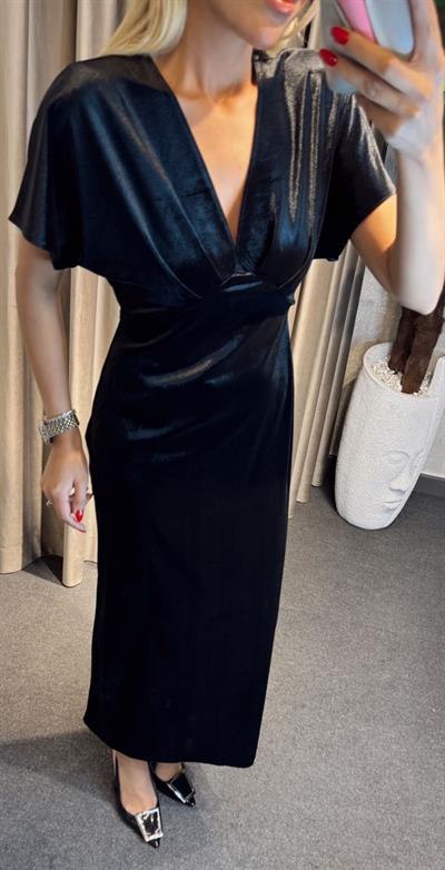 MARKA MODEL  ZR V YAKA KADİFE ELBİSE SİYAH