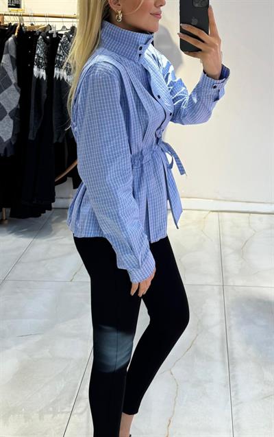 MAVİ PÖTİKARELİ BÜZGÜ DETAYLI GÖMLEK