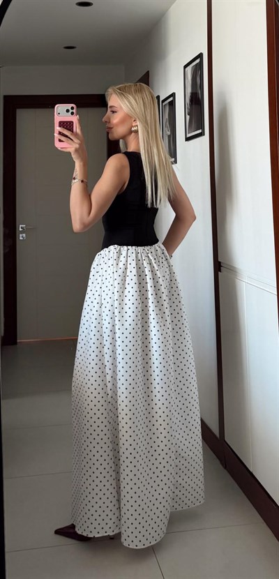 MAXİ PUANTİYELİ BELDEN OTURTMALI ELBİSE