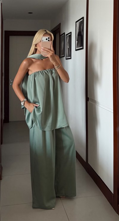 MİNT YEŞİL SATEN FULARLI STRAPLEZ BLUZ PANTOLON TAKIM