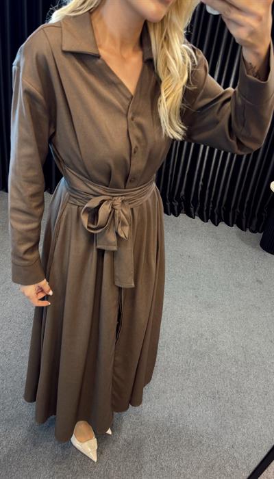 NANCY KUŞAK DETAYLI ELBİSE HAKİ/VİZON