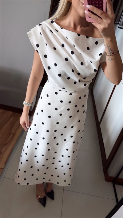 OMUZ DETAYLI PUANTIYE ELBISE