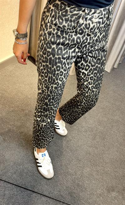 ORJ MARKA ETİKETLİ KARTLI LEOPAR BOYFİT JEAN KAHVERENGİ