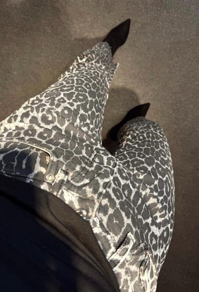 ORJ MARKA ETİKETLİ KARTLI LEOPAR BOYFİT JEAN GRİ