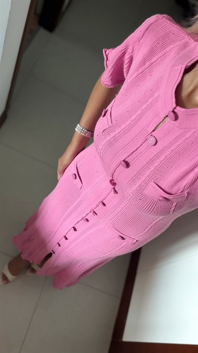 PEMBE DÜĞMELİ MAXİ TRİKO ELBİSE