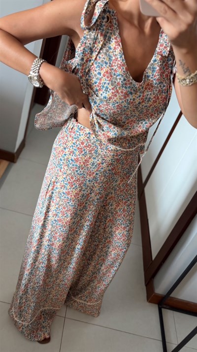 RENKLİ ÇİÇEKLİ BAĞLAMALI BLUZ PANTOLON TAKIM