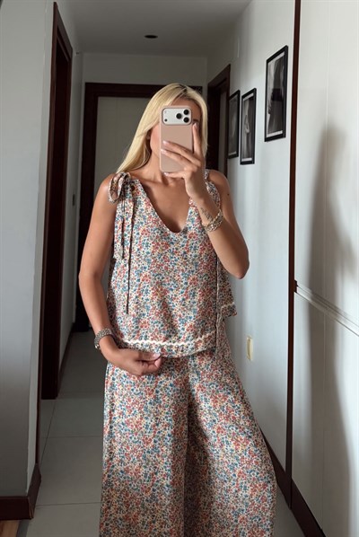RENKLİ ÇİÇEKLİ BAĞLAMALI BLUZ PANTOLON TAKIM