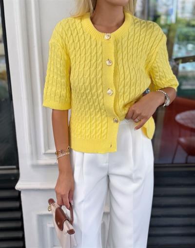 SARI GOLD DÜĞMELİ SAÇ ÖRGÜ TRİKO HIRKA