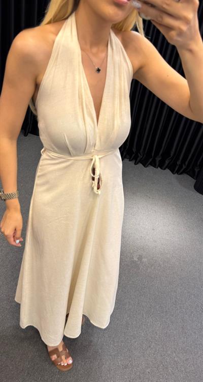 SIRT DEKOLTELİ BOYUN BAĞLAMALI BONCUK DETAYLI ELBİSE EKRU