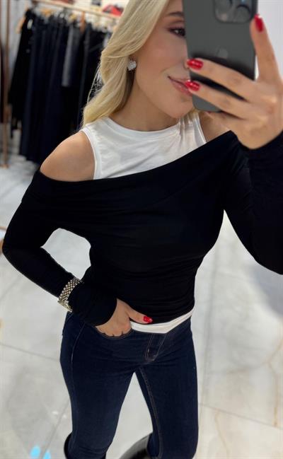 SİYAH ATLET DETAYLI ASİMETRİK BLUZ