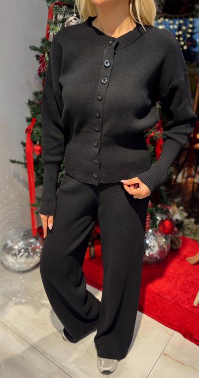 SİYAH BİSİKLET YAKA DÜĞMELİ PANTOLON TRİKO TAKIM