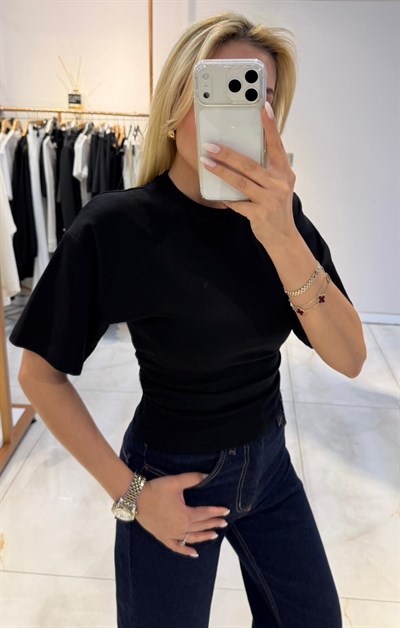 SİYAH BÜZGÜLÜ YANI FERMUARLI TSHİRT