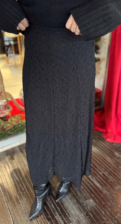 SİYAH DANTEL DETAY ASTARLI MİDİ ETEK