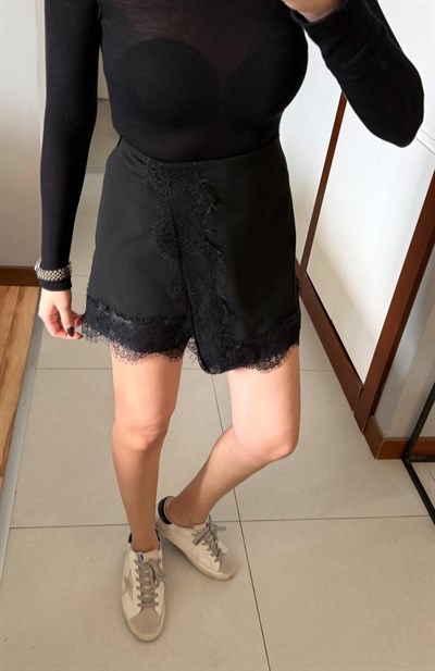 SİYAH DANTEL DETAYLI ŞORT ETEK