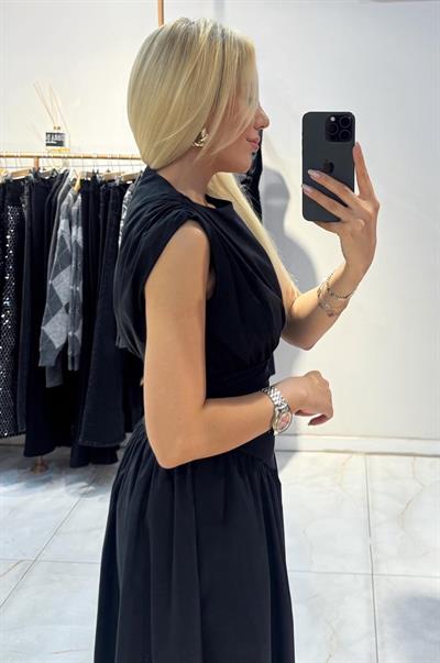 SİYAH DRAPELİ BEL DETAYLI ELBİSE