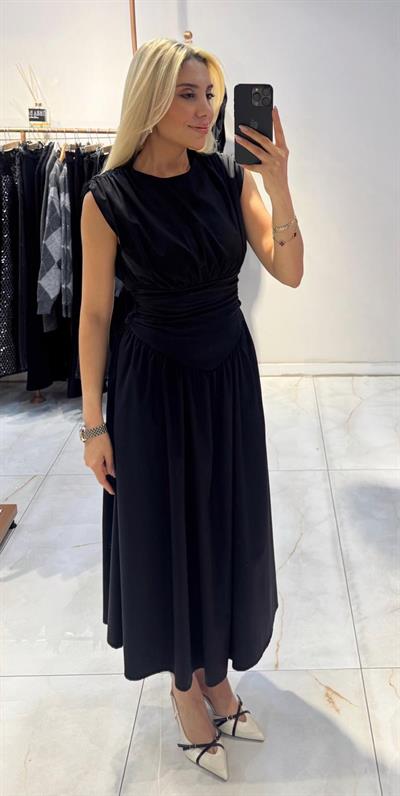 SİYAH DRAPELİ BEL DETAYLI ELBİSE