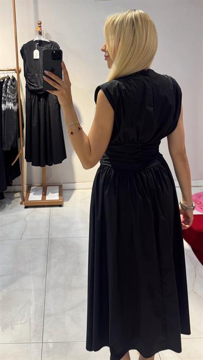 SİYAH DRAPELİ BEL DETAYLI ELBİSE