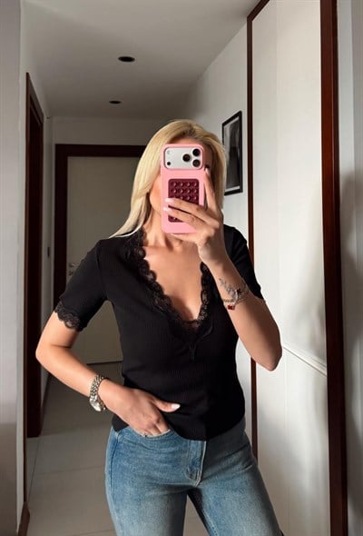 SİYAH FİTİLLİ V YAKA DANTELLİ BLUZ