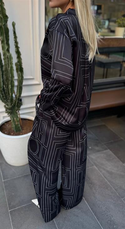 SİYAH GEOMETRİK DESEN GÖMLEK PANTOLON TAKIM
