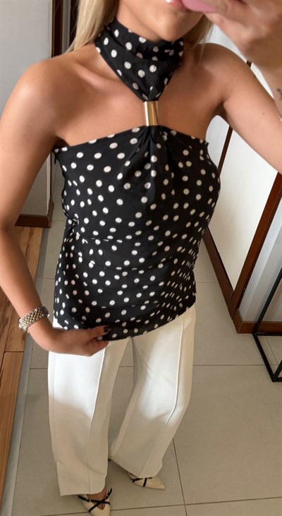 SİYAH GOLD AKSESUARLI PUANTİYELİ BLUZ