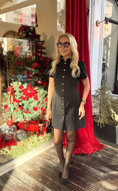 SİYAH GOLD DÜĞME DETAYLI KISA ELBİSE