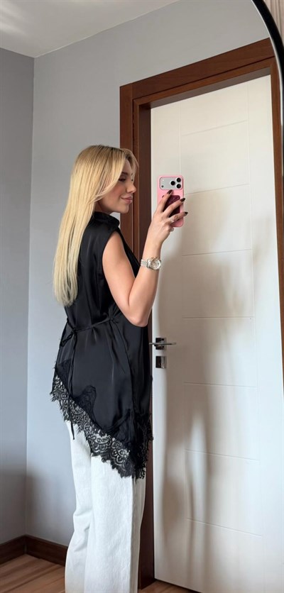 SİYAH KOLSUZ DANTEL BLUZ