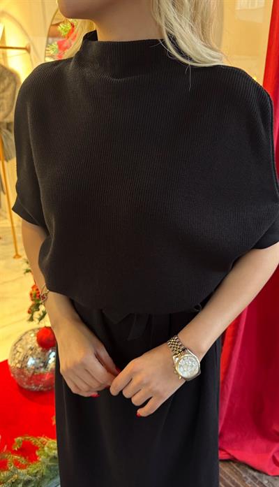 SİYAH KUŞAKLI TRİKO MİDİ ELBİSE