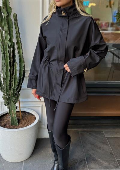 SİYAH ORJ MARKA MASSİ BELİ BÜZDÜRMELİ YAĞMURLUK