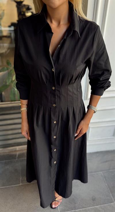 SİYAH PENSLİ ÖNÜ GOLD DÜĞMELİ MİDİ BOY GÖMLEK ELBİSE