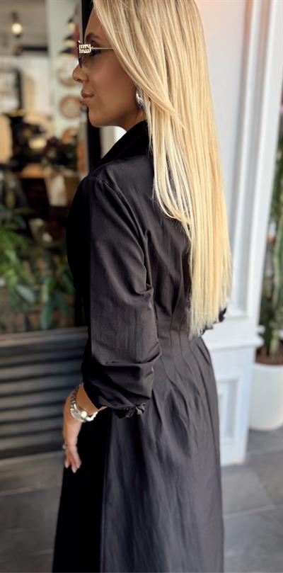 SİYAH PENSLİ ÖNÜ GOLD DÜĞMELİ MİDİ BOY GÖMLEK ELBİSE