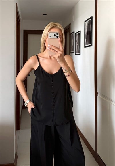 SİYAH PREMİUM BRİT DÜĞMELİ İNCE ASKILI BLUZ