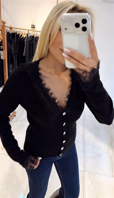 SİYAH SEDEF DÜĞMELİ DANTEL DETAYLI HIRKA