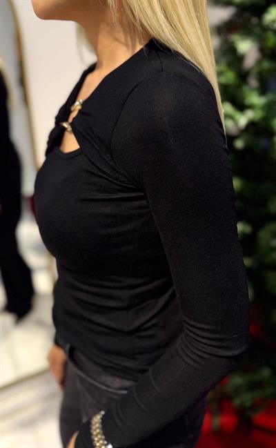 SİYAH UZUN KOLLU TOKALI BLUZ