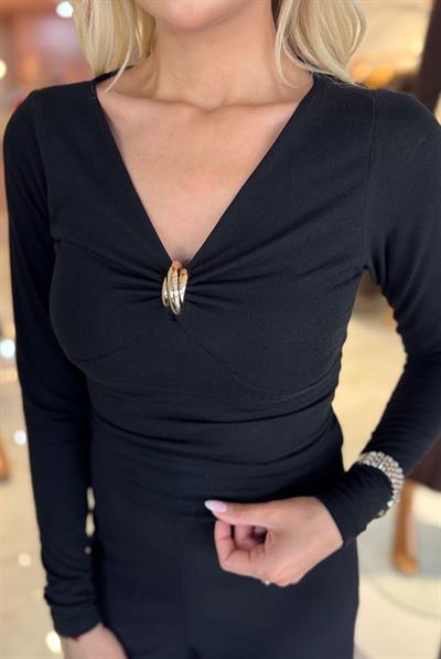 SİYAH V YAKA YAKASI TOKALI BLUZ