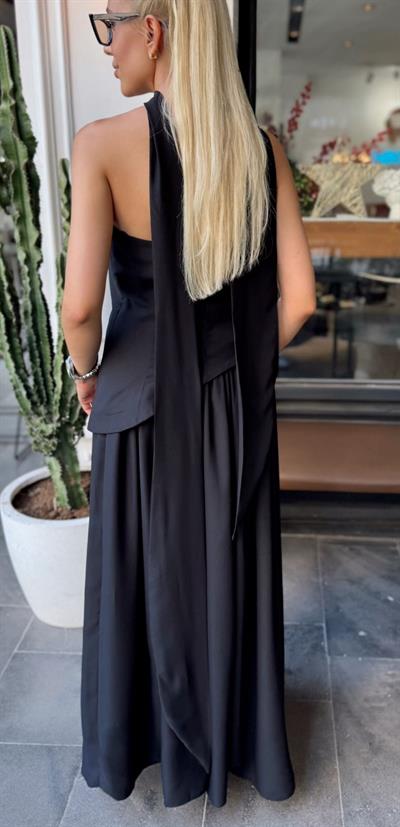 STRAPLEZ ASİMETRİK KESİM BLUZ YIRTMAÇLI ETEK TAKIM SİYAH