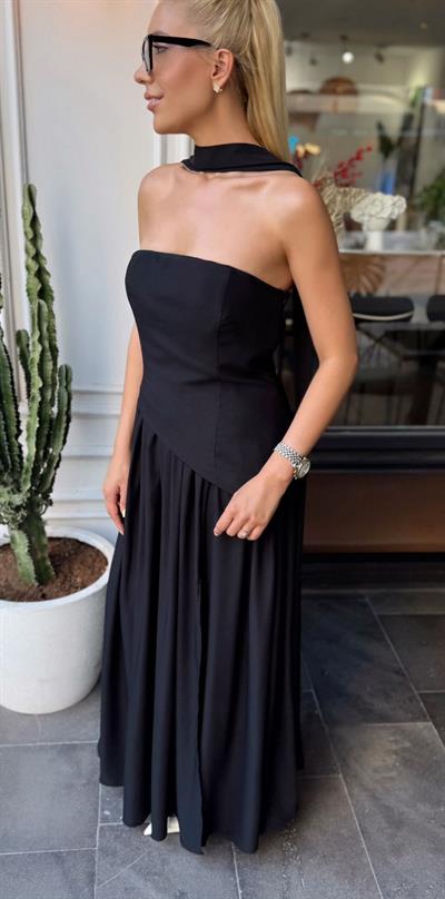 STRAPLEZ ASİMETRİK KESİM BLUZ YIRTMAÇLI ETEK TAKIM SİYAH