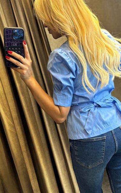 V YAKA ÖNDEN BAĞLAMALI BLUZ MAVİ