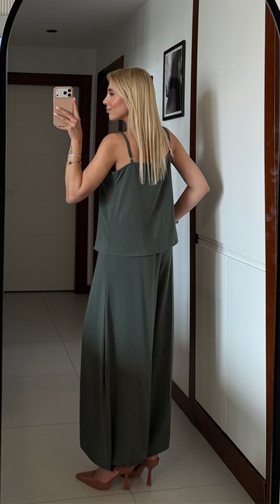 YEŞİL PREMİUM BRİT DÜĞMELİ İNCE ASKILI BLUZ