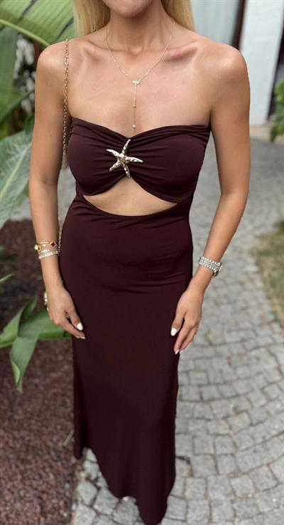 YILDIZ BROŞ DETAYLI ELBİSE KAHVE