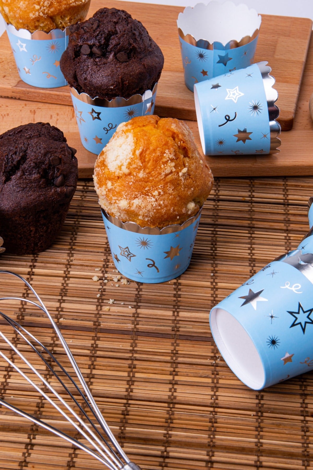 Gümüş Yaldızlı Mavi 12li Kek Kalıbı Yıldız Konfeti Detaylı Fırında Dağılmayan 6.5x5 Cm Muffin