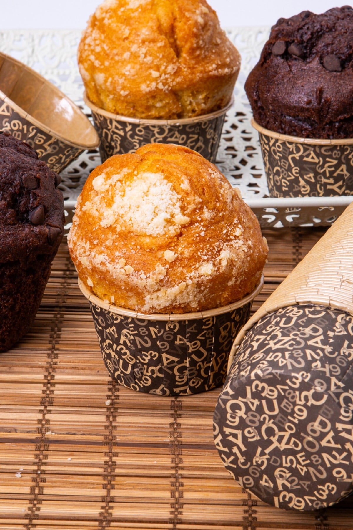 Kahverengi 50li Kek Kalıbı Harf Rakam Baskılı Fırında Dağılmayan 7x3.5 cm Muffin Cupcake Kapsülü