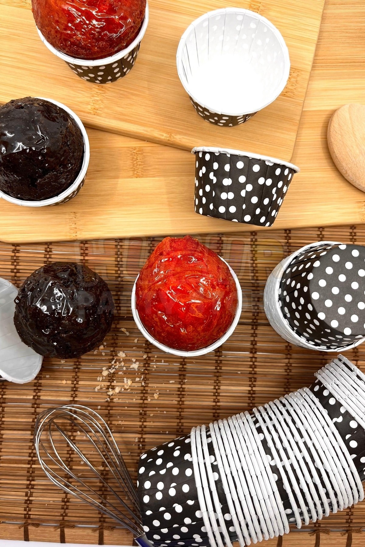 Siyah Puantiyeli 50li Kek Kalıbı Fırında Dağılmayan Puanlı 6.5x4 Cm Sert Karton Muffin Cupcake