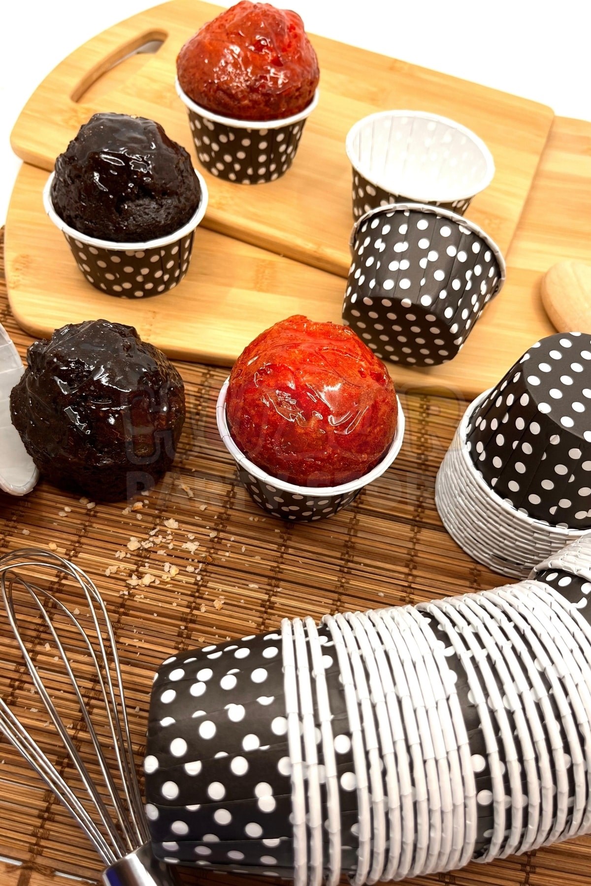 Siyah Puantiyeli 50li Kek Kalıbı Fırında Dağılmayan Puanlı 6.5x4 Cm Sert Karton Muffin Cupcake