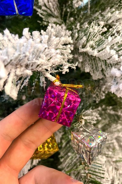 12li Hediye Paketi Yılbaşı Yeni Yıl Çam Ağacı Süsü Karışık Renkli Hediye Kutusu Süsleri 2.5 Cm
