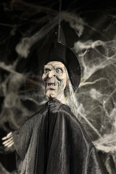 140 Cm Damat Cadı Kolları Hareketli Sesli Durmadan Çalan Dekor Halloween Cadılar Bayramı Partisi