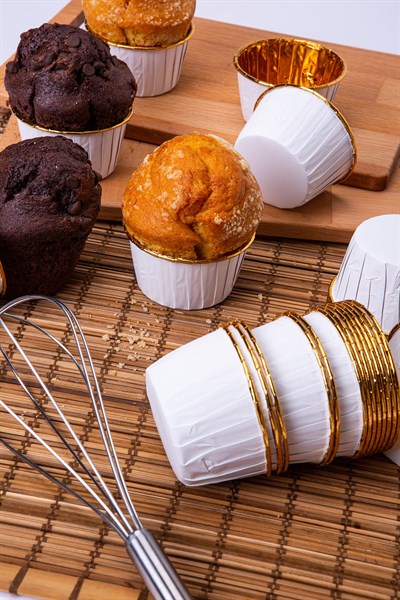 Beyaz Parlak Karton 25li Kek Kalıbı Kenarı Gold Kaplama Fırında Dağılmayan 6.5x4 Cm Muffin Cupcake
