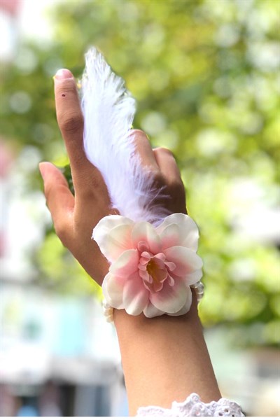Bride To Be 10 Adet Nedime Gelin Bilekliği Tüy Ve Inci Detaylı Beyaz Somon Bekarlığa Veda Partisi