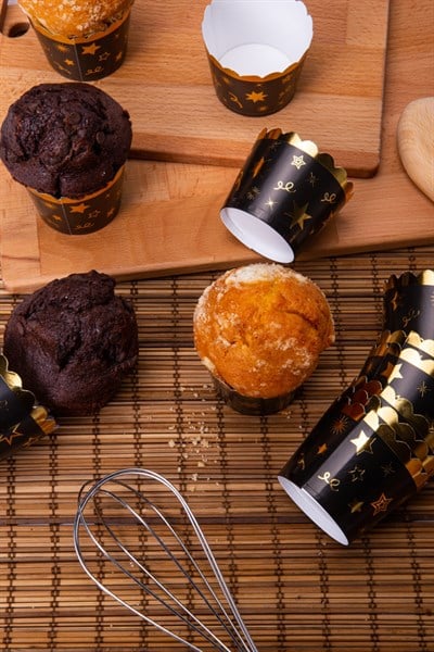 Gold Altın Yaldızlı Siyah 12li Kek Kalıbı Yıldız Konfeti Detaylı Fırında Dağılmayan 6.5x5 Cm Muffin