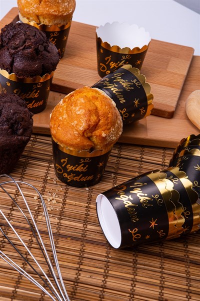 Gold Yaldızlı Siyah 12li Kek Kalıbı Iyiki Doğdun Yazılı Fırında Dağılmayan 6.5x5 Cm Muffin Cupcake
